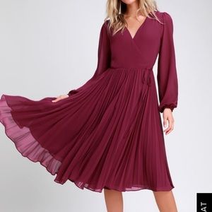 FIRST IMPRESSION MAGENTA PLEATED MIDI WRAP DRESS
